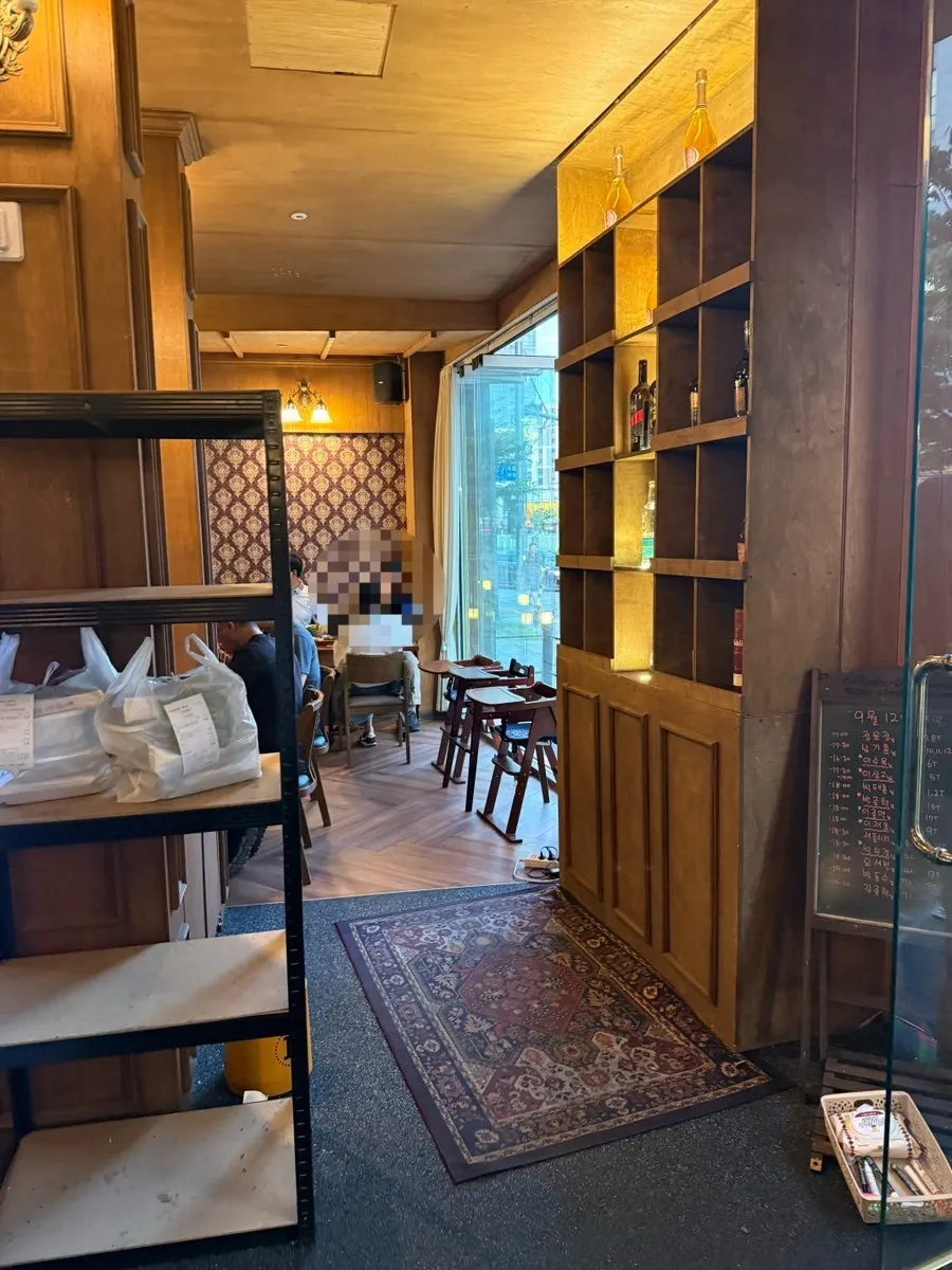Calm dining hall with wood-toned lighting