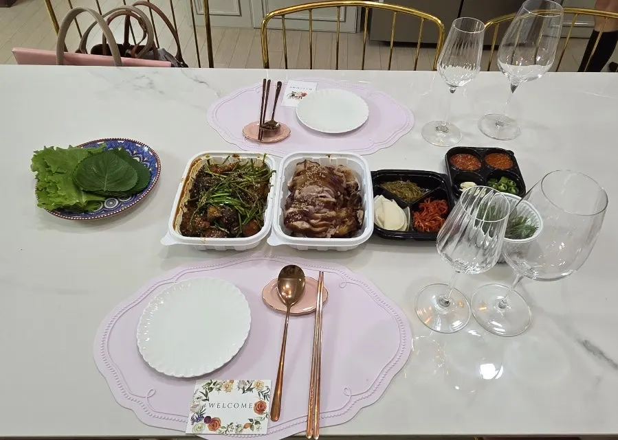 Jokbal table set up at home