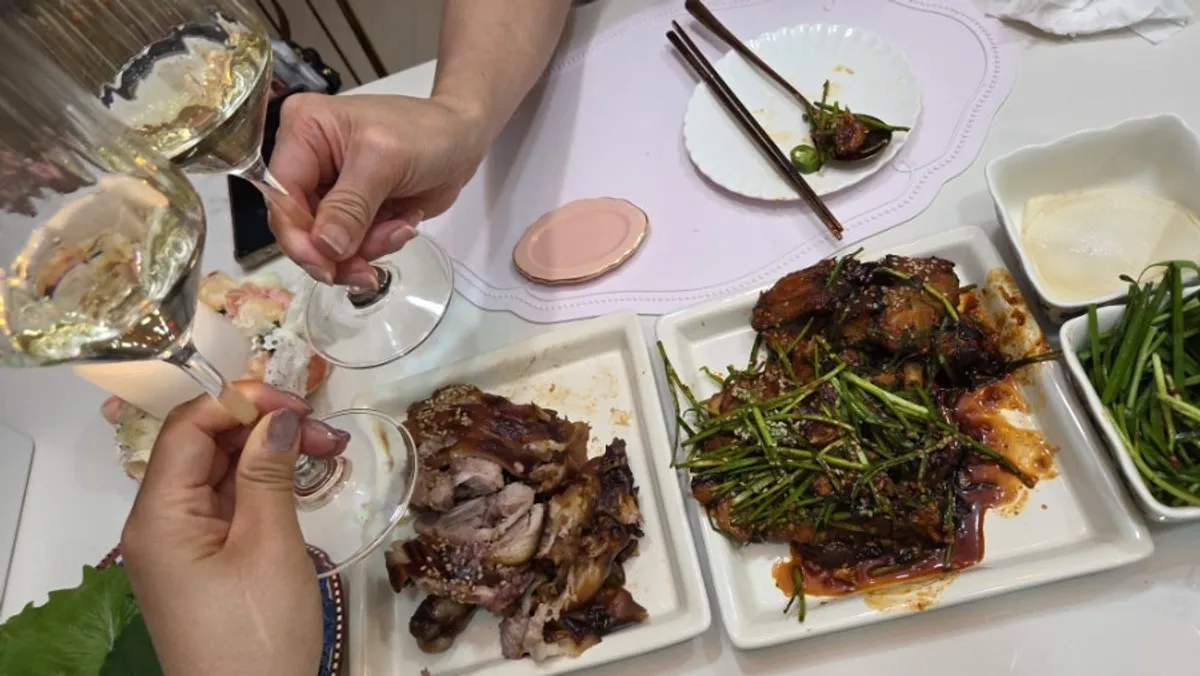 Half-and-half jokbal table set with wine