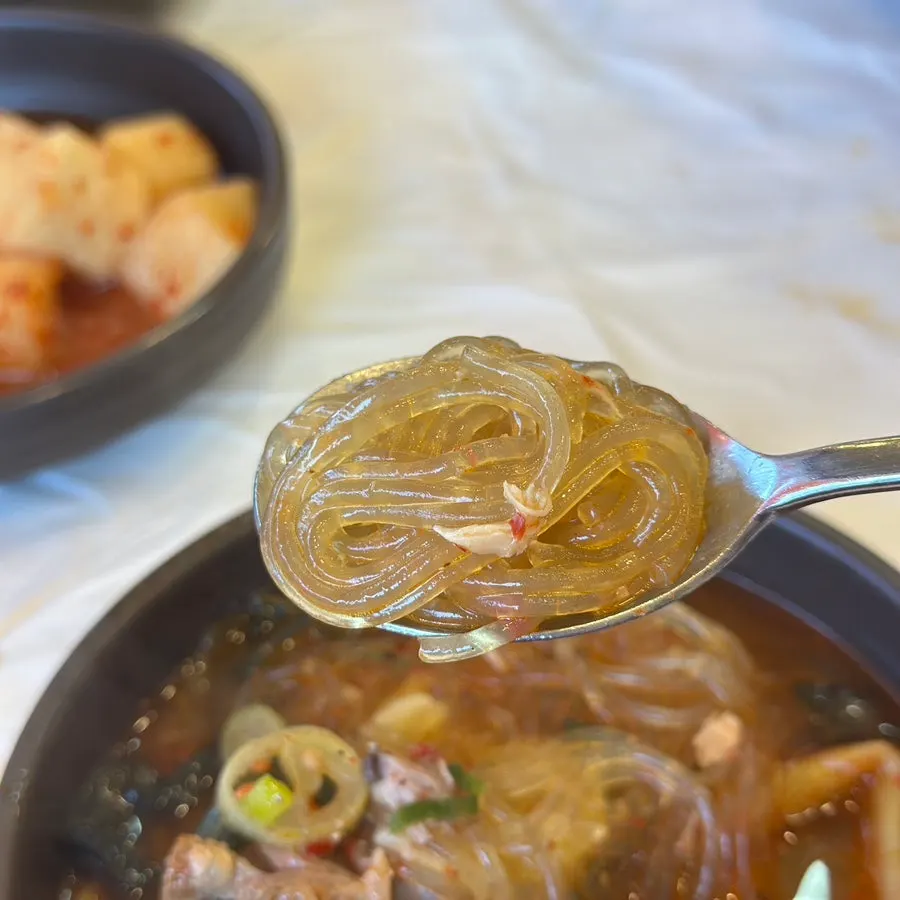 Broth-soaked ugeoji and gamjatang meat