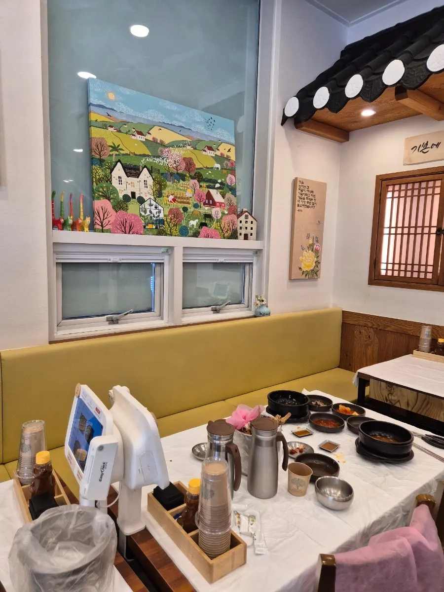Neatly arranged interior of Chungsilok