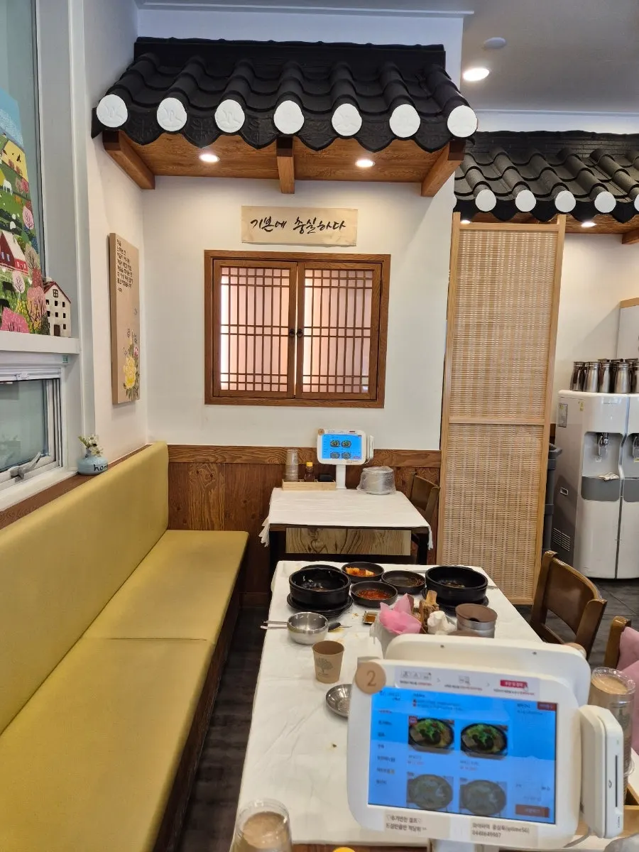 Neatly arranged interior of Chungsilok