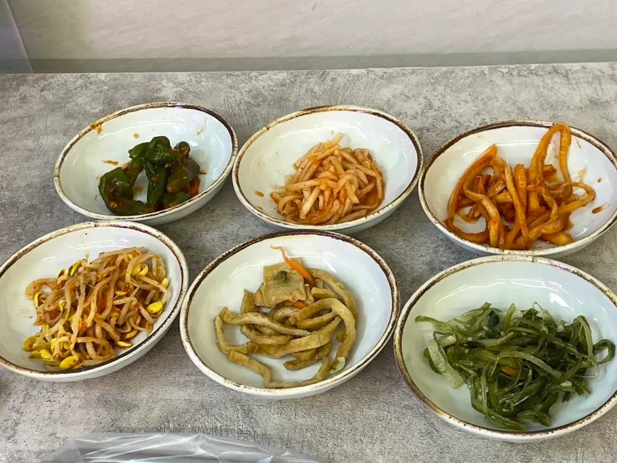 Self-serve vegetable bar corner at Yachae Hanssam Daepae