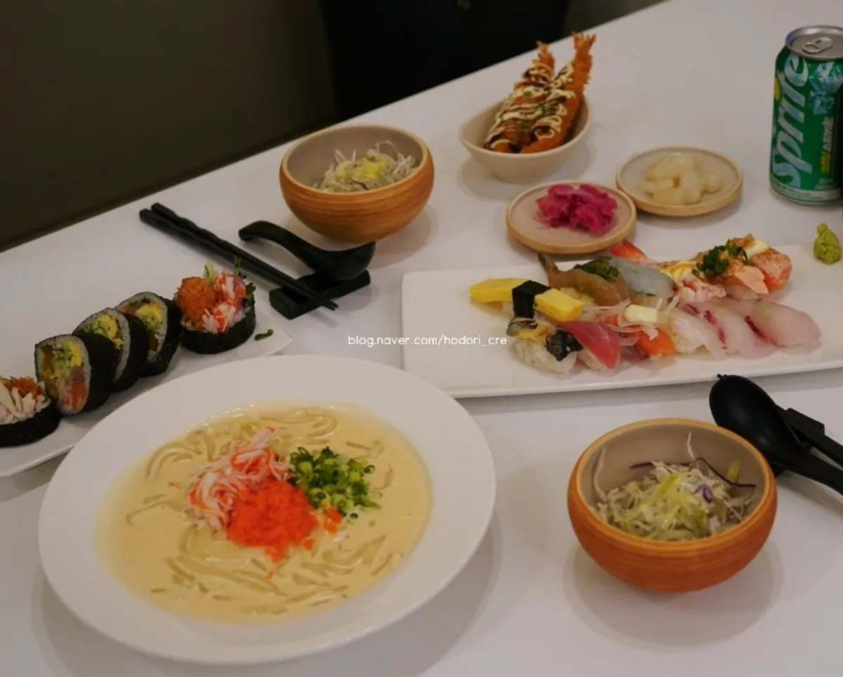Bàn ăn bày set đôi 2 người tại Sushi Resto Sejong Sodam Main Branch
