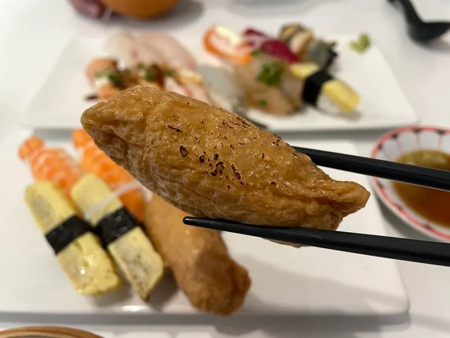 와사비간장에 찍어 먹는 초새우 초밥