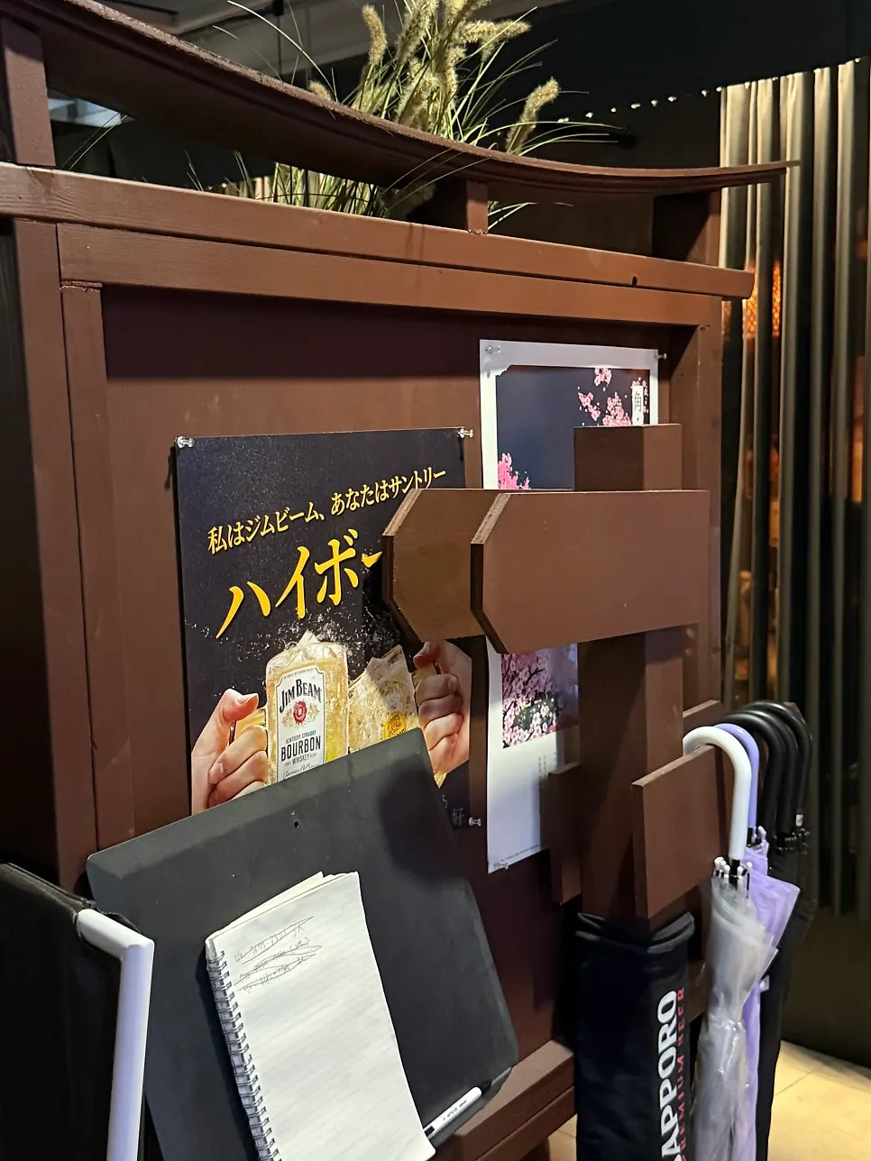 Partitioned izakaya seating