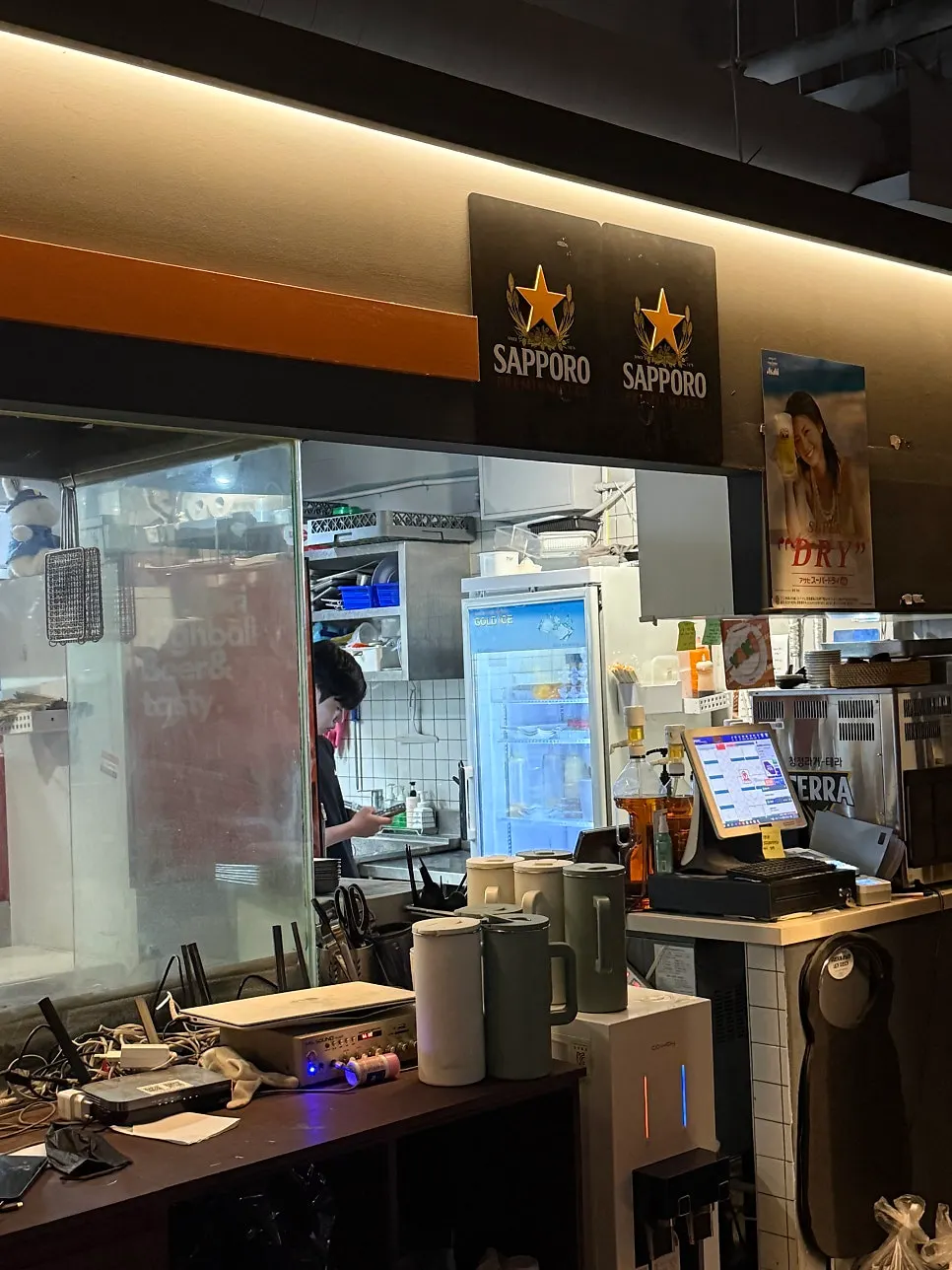 Yaki Naseong Branch interior atmosphere