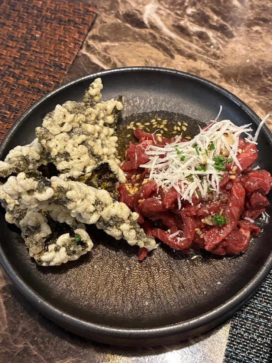 Truffle yukhoe with gim-bugak topping