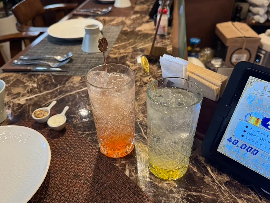 Basic table setting with starter dish at Sekaro