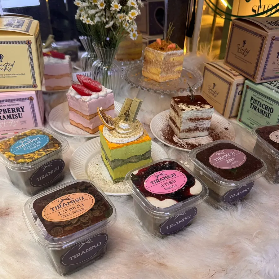 Cake models displayed near the entrance