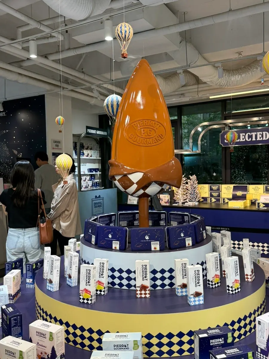 셀렉티드닉스 1층 카페 내부 모습