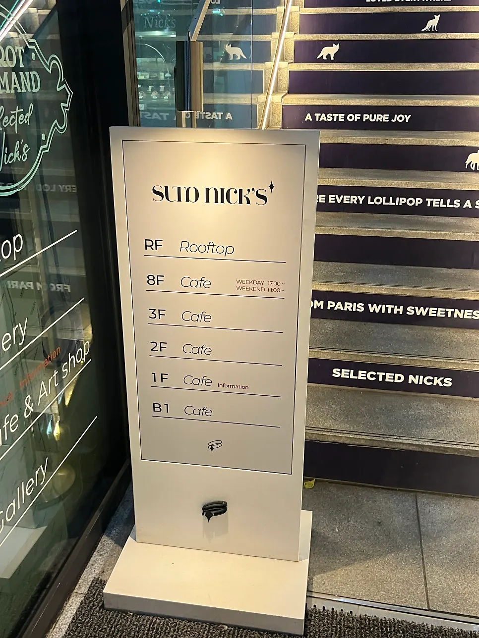 View of the entrance area at Selected Nicks