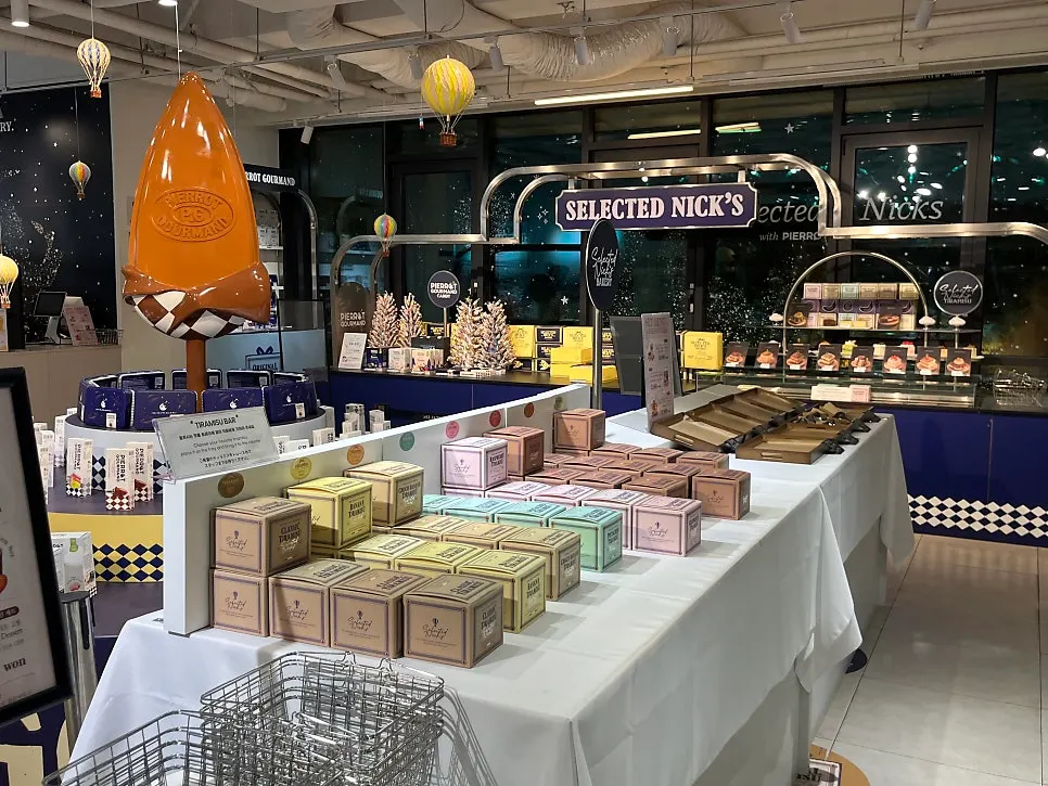 1st floor ordering area at Selected Nicks