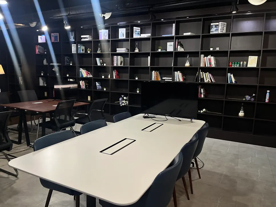 8th floor study seating and table spacing