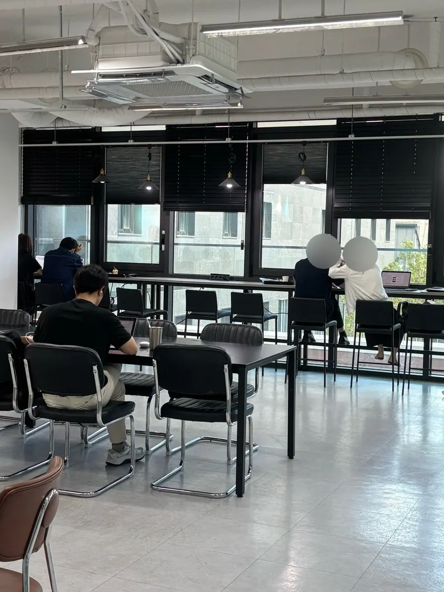 노트북 쓰는 사람이 많은 2-3층 좌석