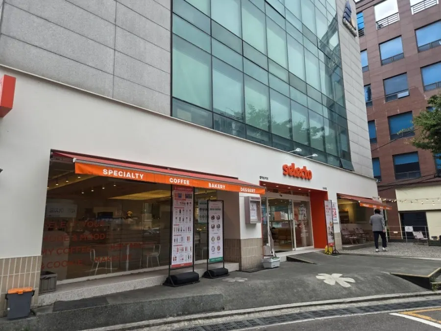 Area around the Selecto Coffee Sinnonhyeon entrance
