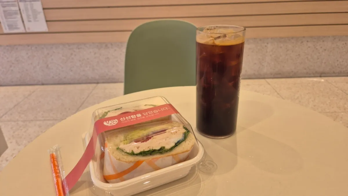 Bakery items and overall atmosphere of Selecto Coffee Sinnonhyeon Branch