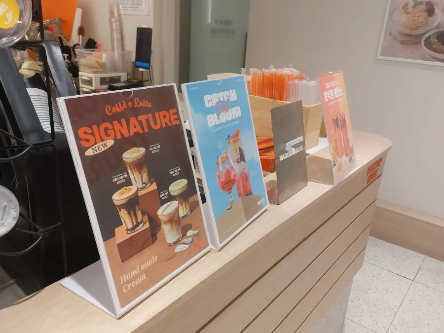 Ordered menu items on the table at Selecto Coffee Sinnonhyeon Branch