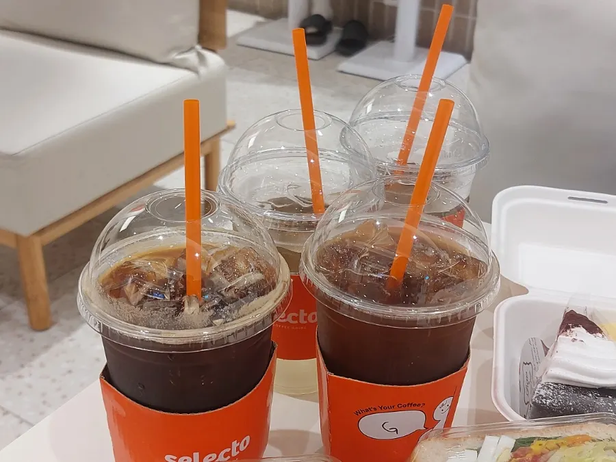 Two iced coffees at Selecto Coffee Sinnonhyeon Branch
