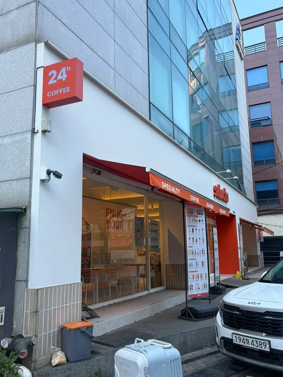 신논현역 근처 셀렉토커피 매장 입구