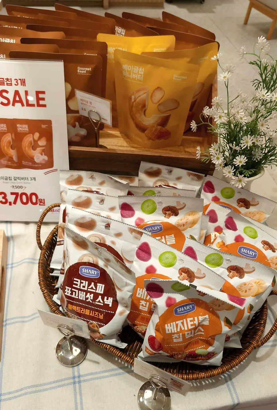 Bagel and cake display case at Selecto Coffee Sinnonhyeon Branch