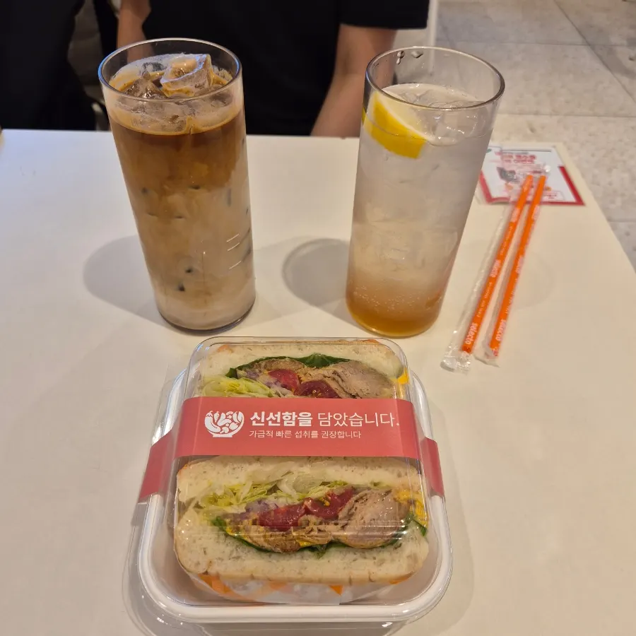 Tủ trưng bày bánh kem miếng giá hợp lý