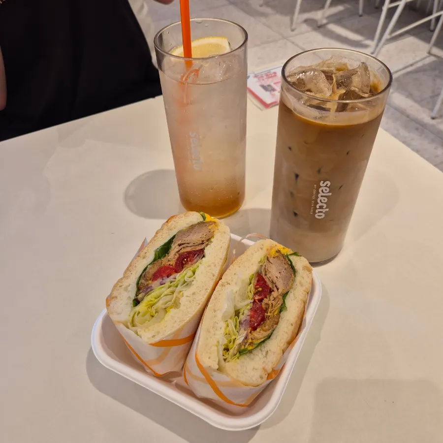 Một ly cà phê latte với lớp bọt mềm