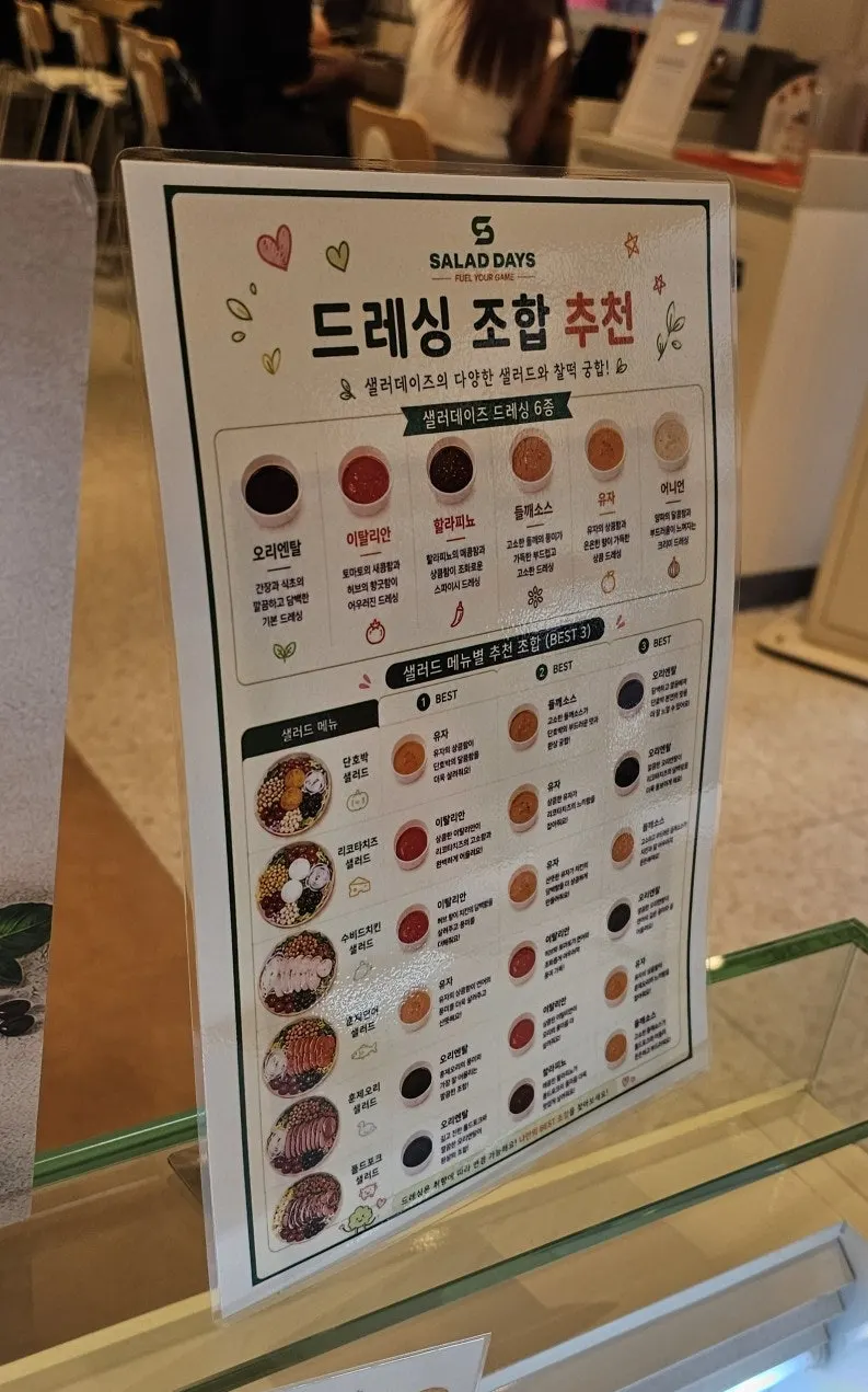 Vertical interior shot of Selecto Coffee Sinnonhyeon Branch
