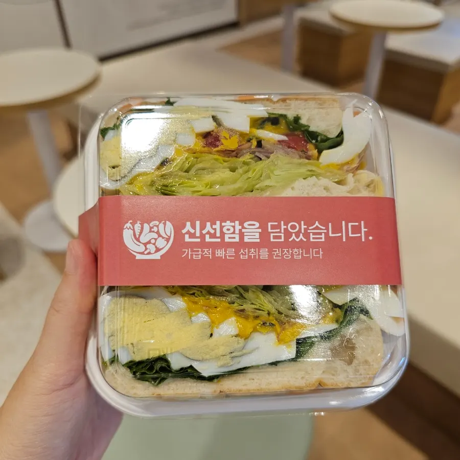 Closing photo of Selecto Coffee Sinnonhyeon Branch, a 24-hour café