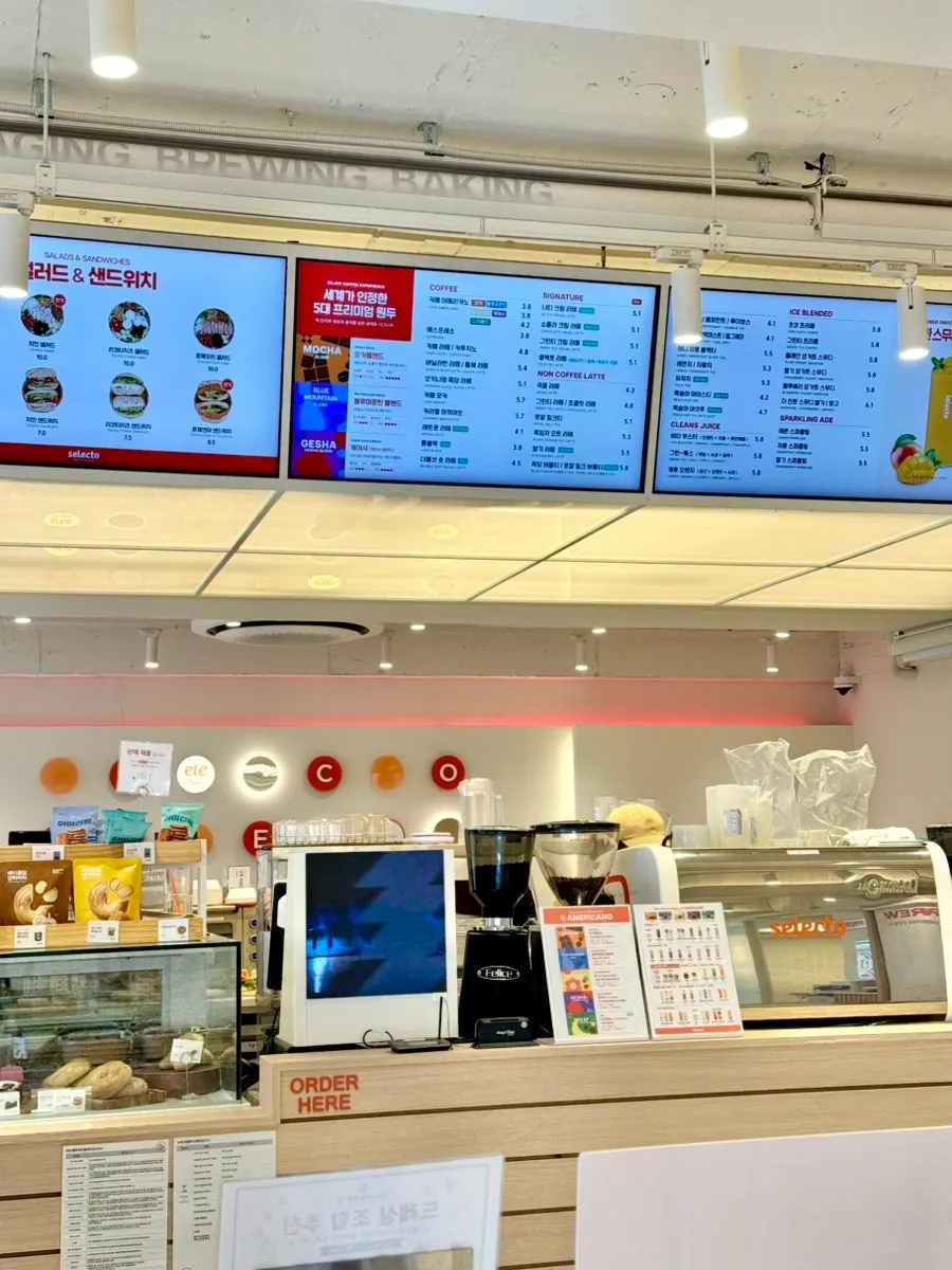 셀렉토커피 신논현점 케이크 쇼케이스