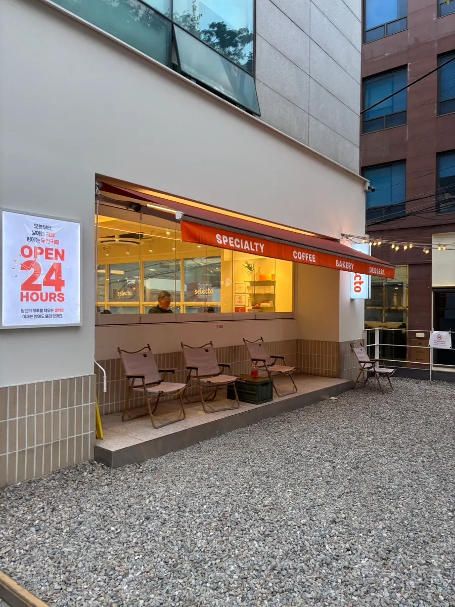 Exterior of Selecto Coffee Sinnonhyeon on the ground floor