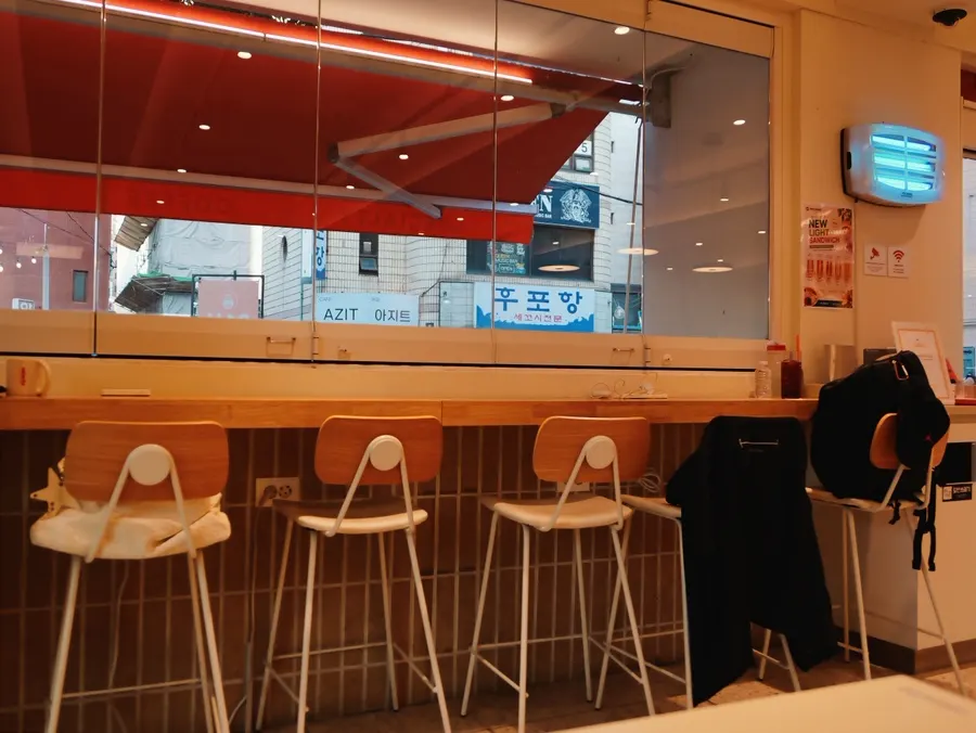Table seating and window bar seats in the café