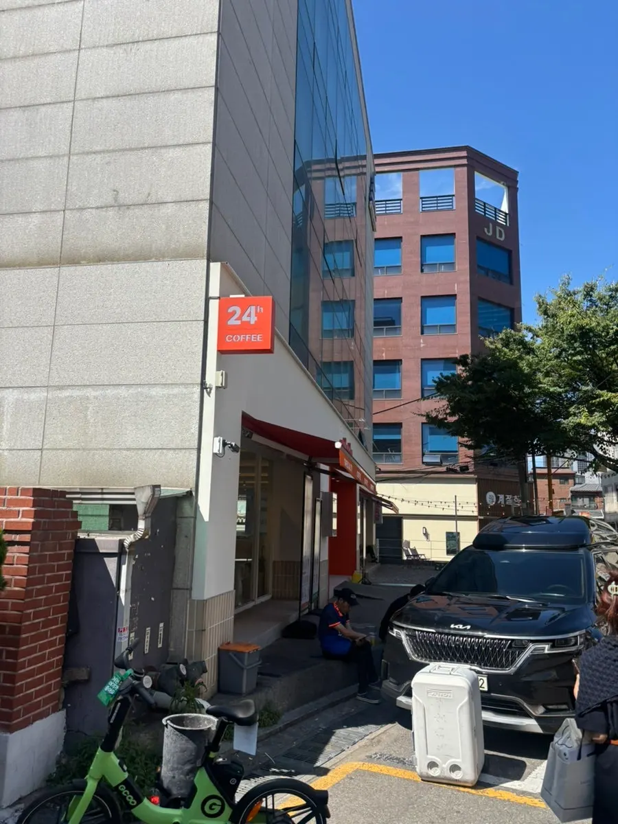Exterior of Selecto Coffee Sinnonhyeon Branch