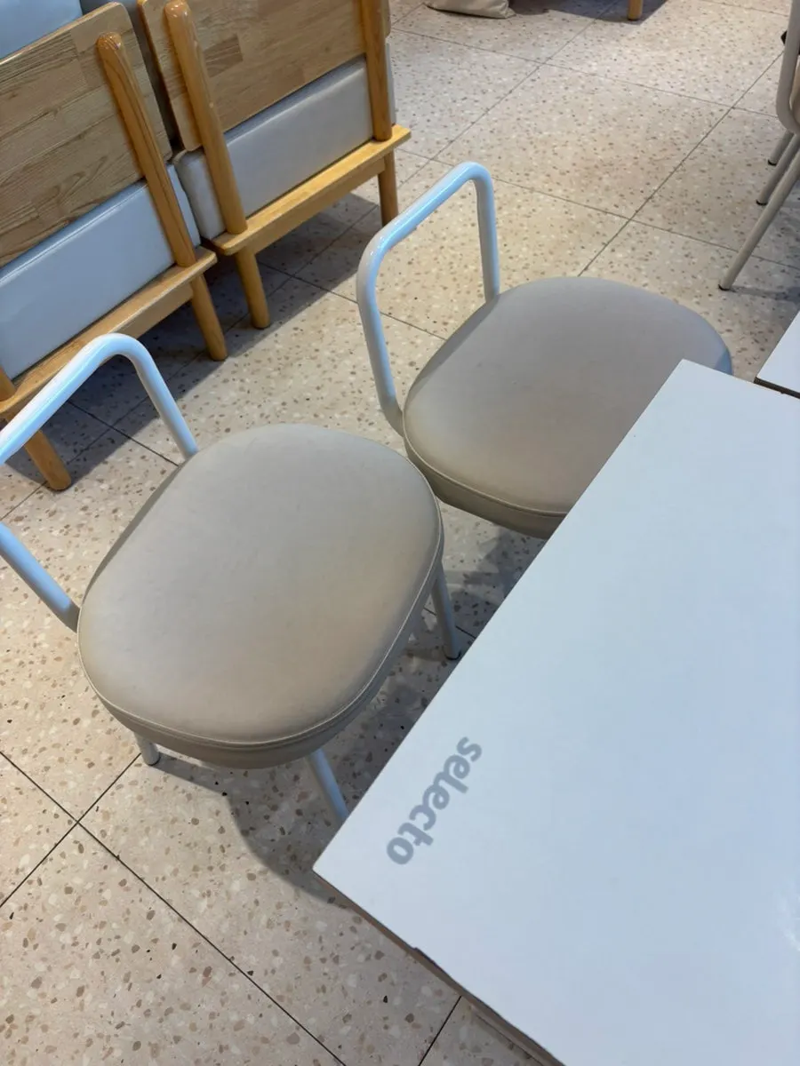 Self-service machine upkeep and ricotta cheese sandwich at Selecto Coffee Sinnonhyeon