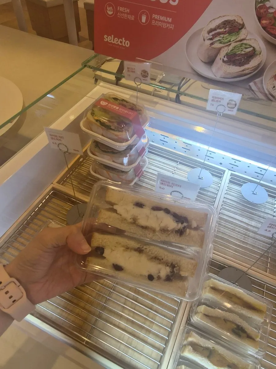 Pengumuman lima jenis sandwic ringan berserta harga