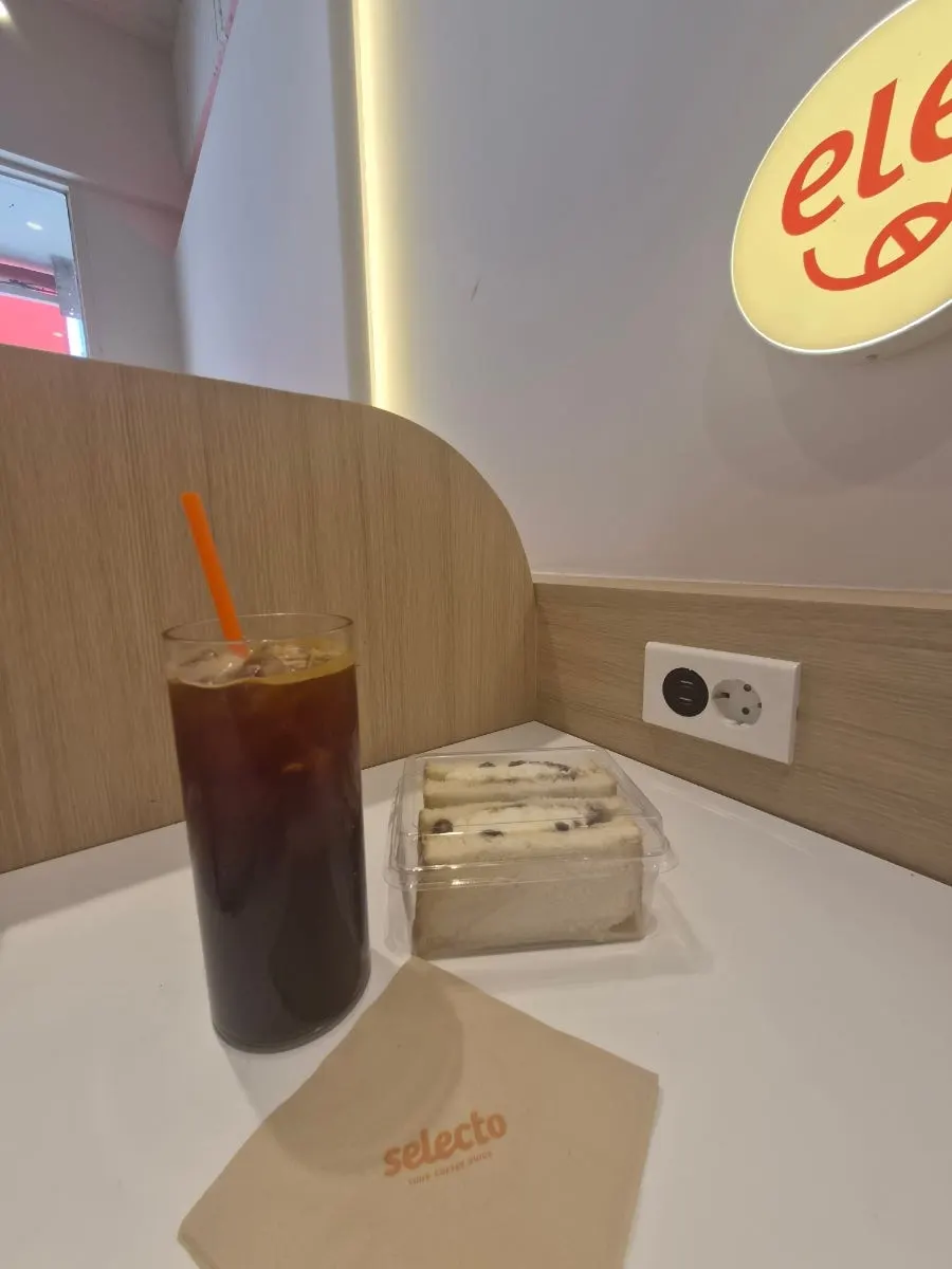 Ice americano geisha blend bersama sandwic