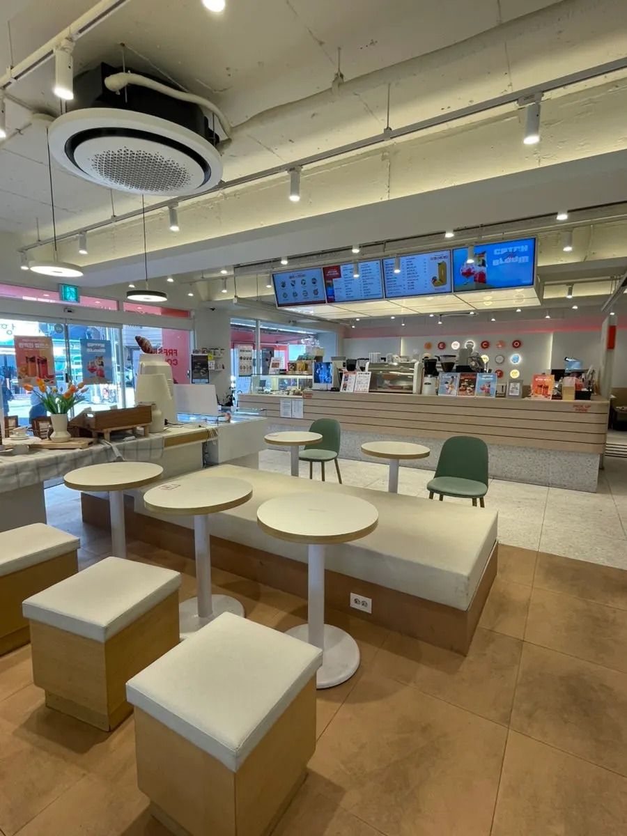 Two-person tables and sofa seating for solo studying