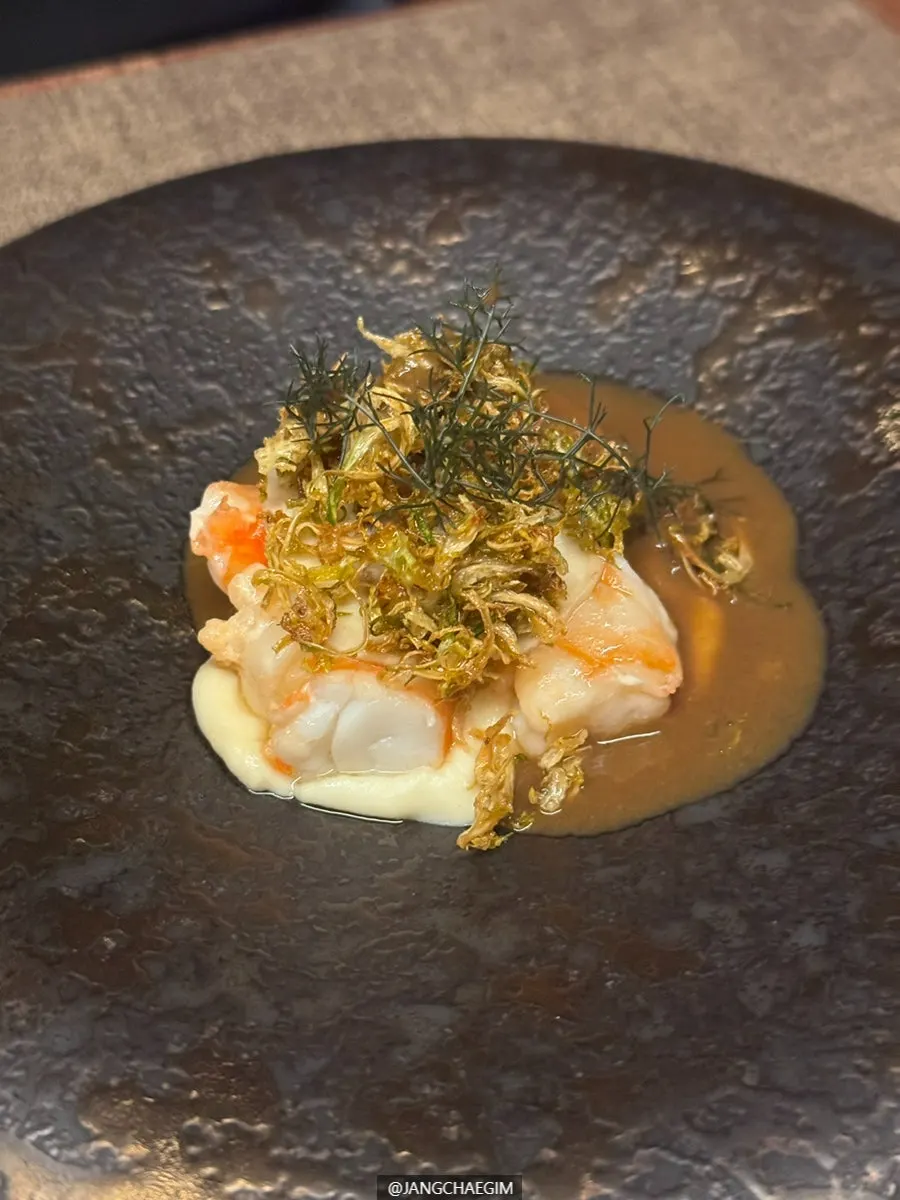 Shrimp appetizer with bisque sauce
