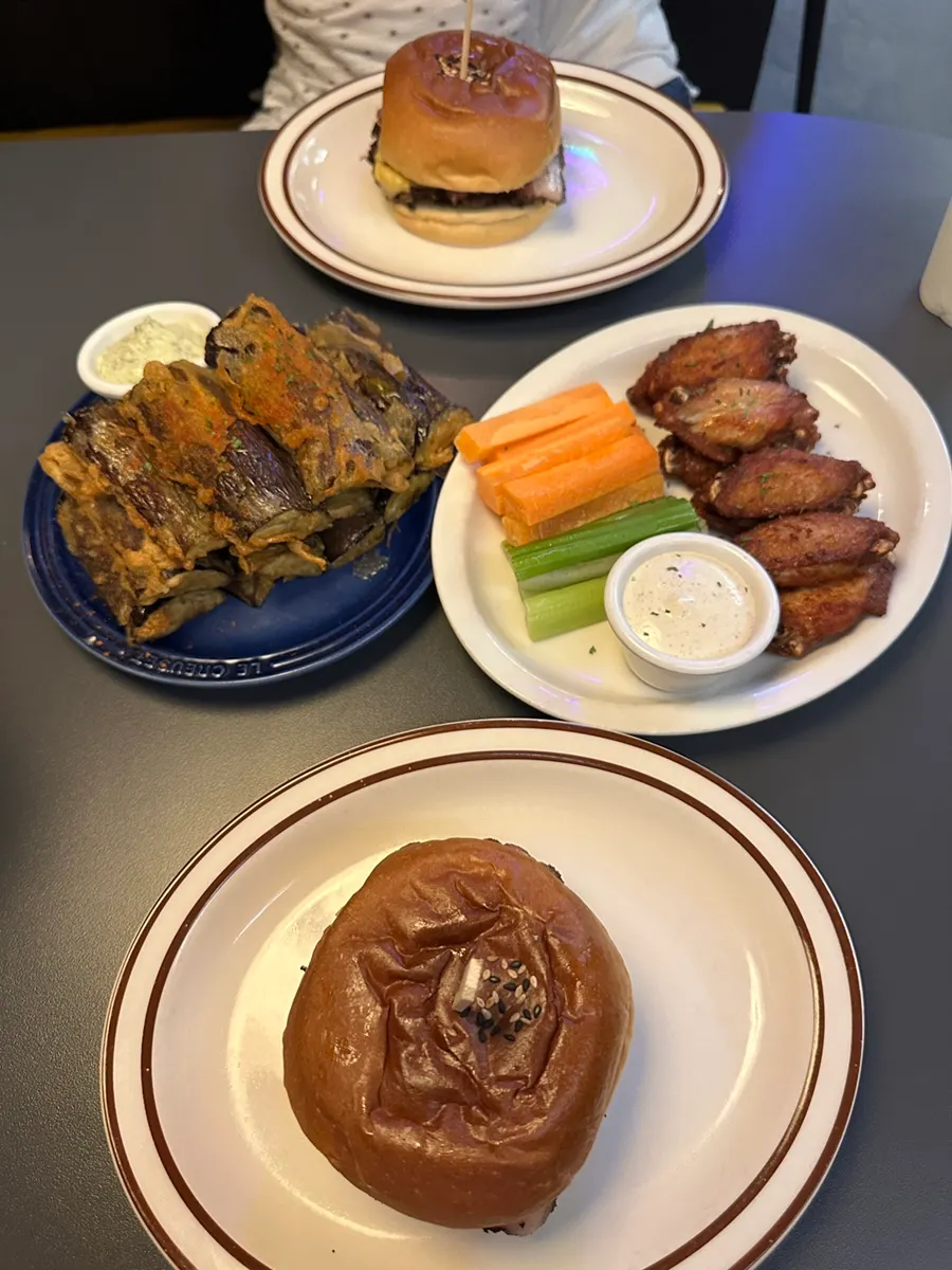 Bacon cheeseburgers and side dishes ordered