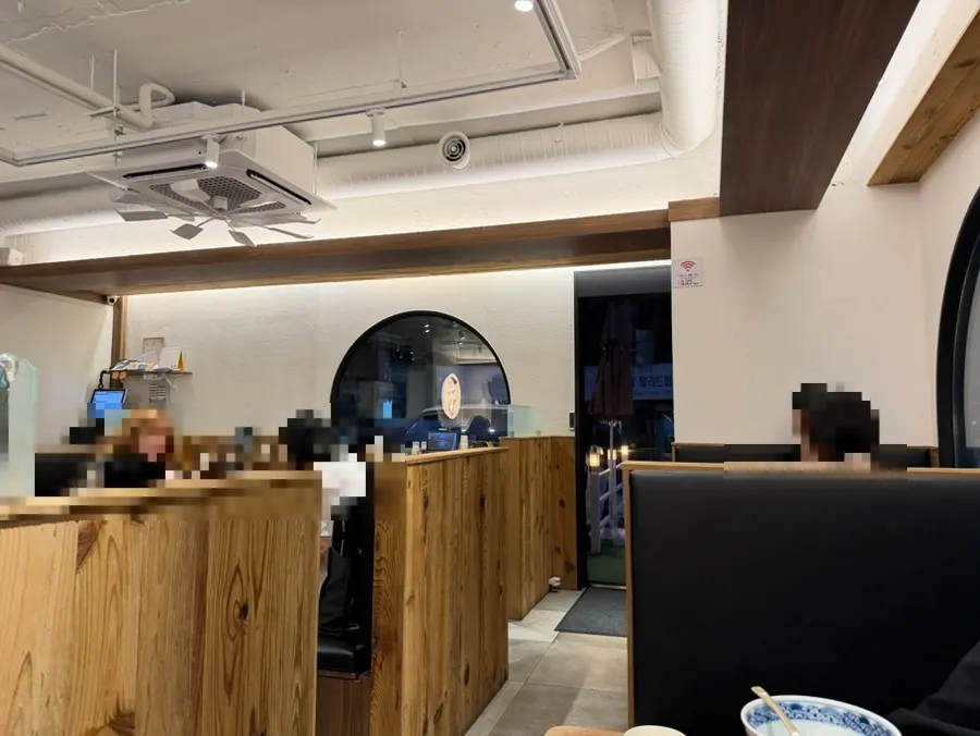 Store info and business hours posted at Kosi Gyodae Branch