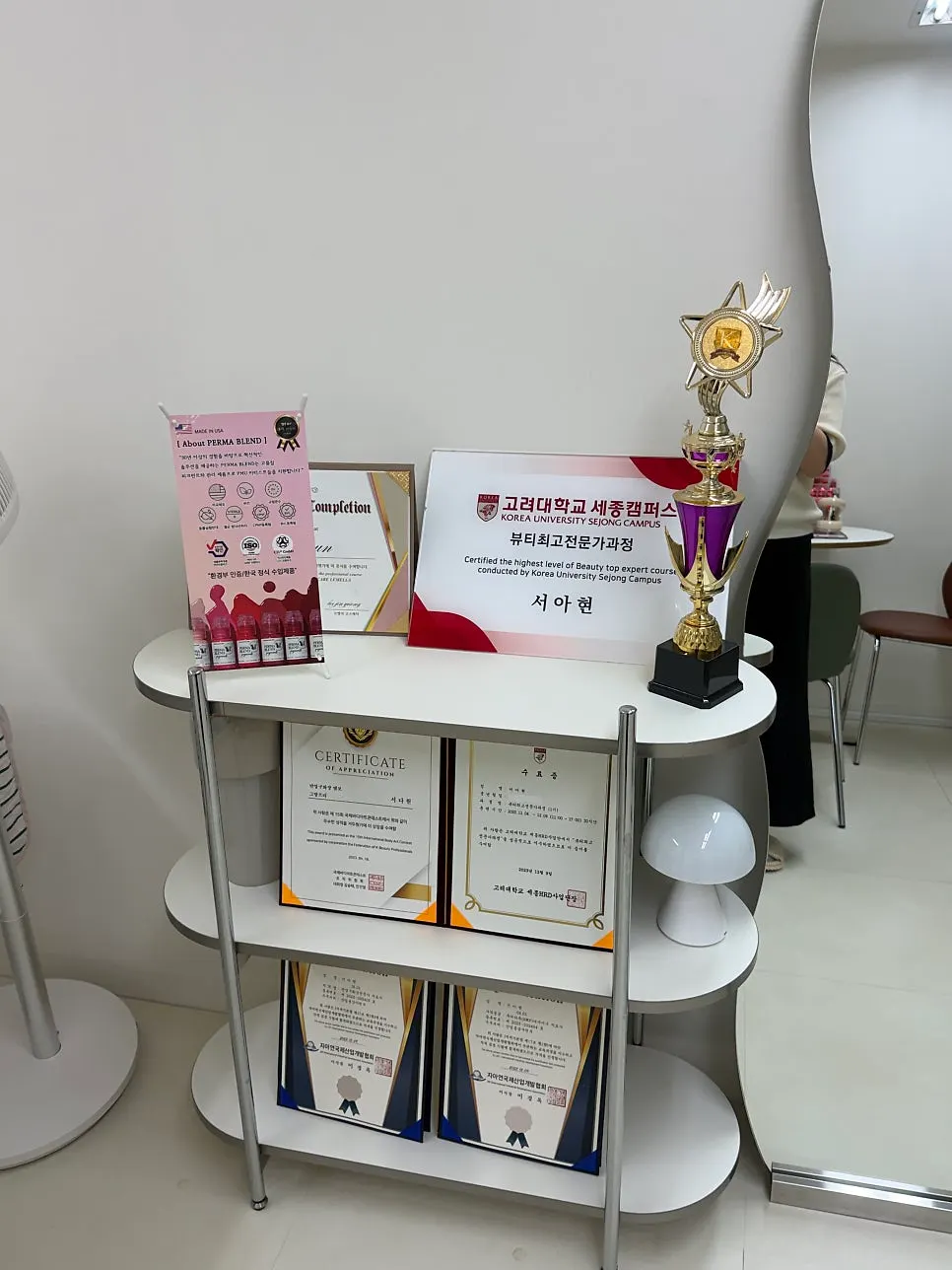Preparation for the eyebrow tattoo procedure
