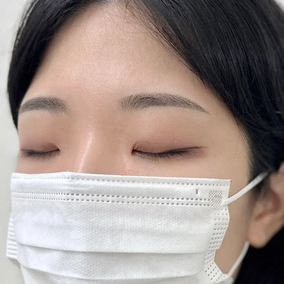 Finished eyebrows right after the procedure