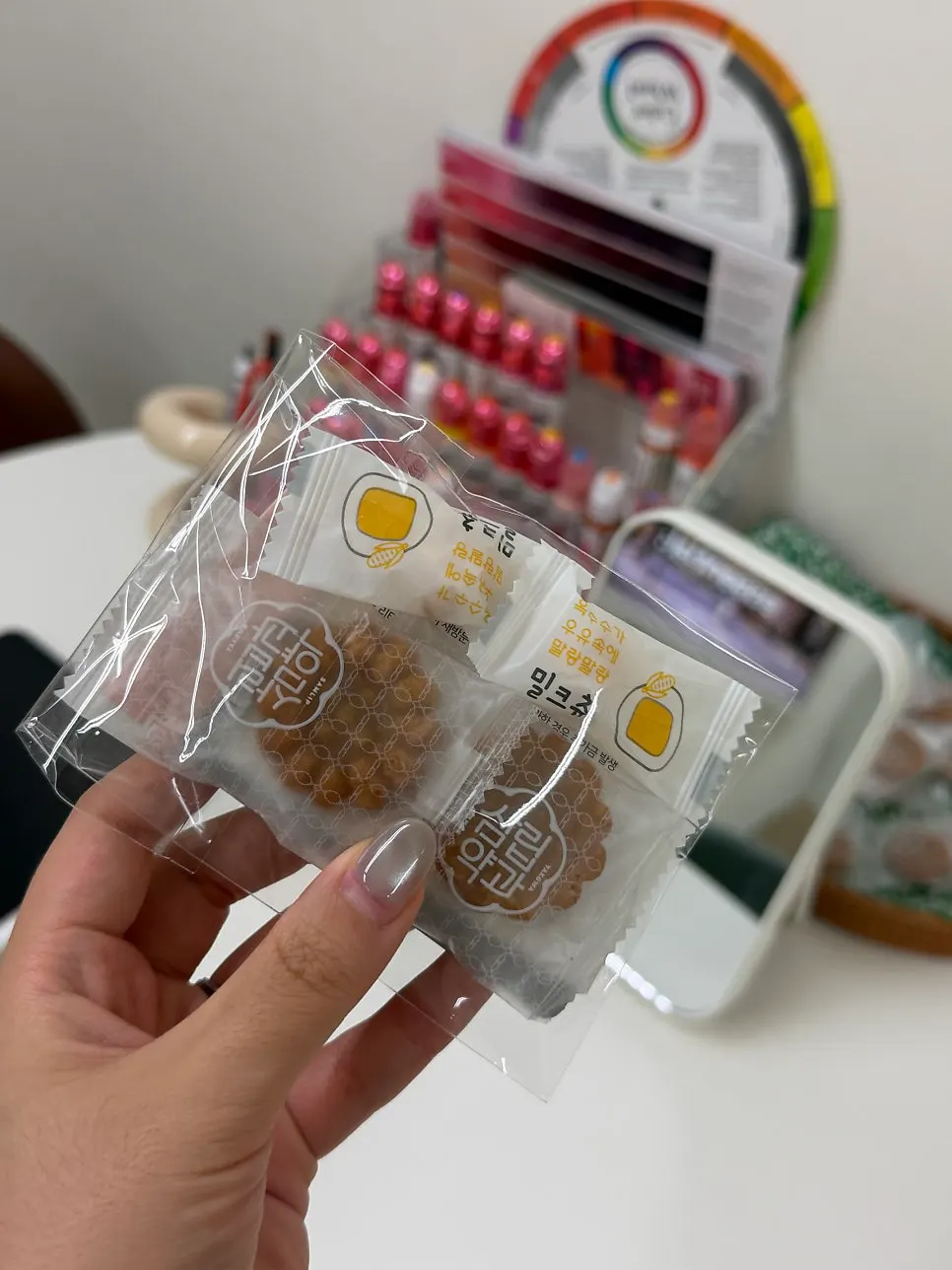 Pain-relief ointment and snack set