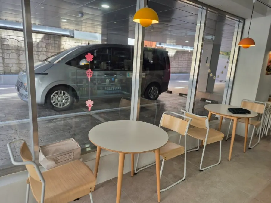 Interior table at Focaccia Cucina near Seocho Station