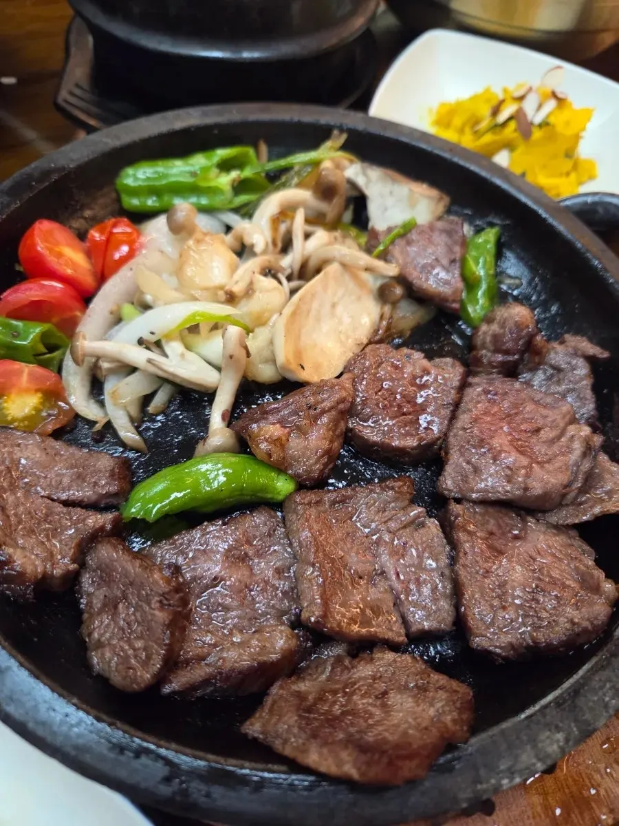 A piece of flower rib cooked further on the stone plate
