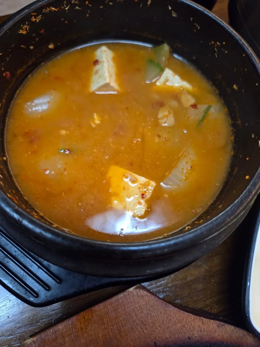 Doenjang stew that comes standard with the grilled set