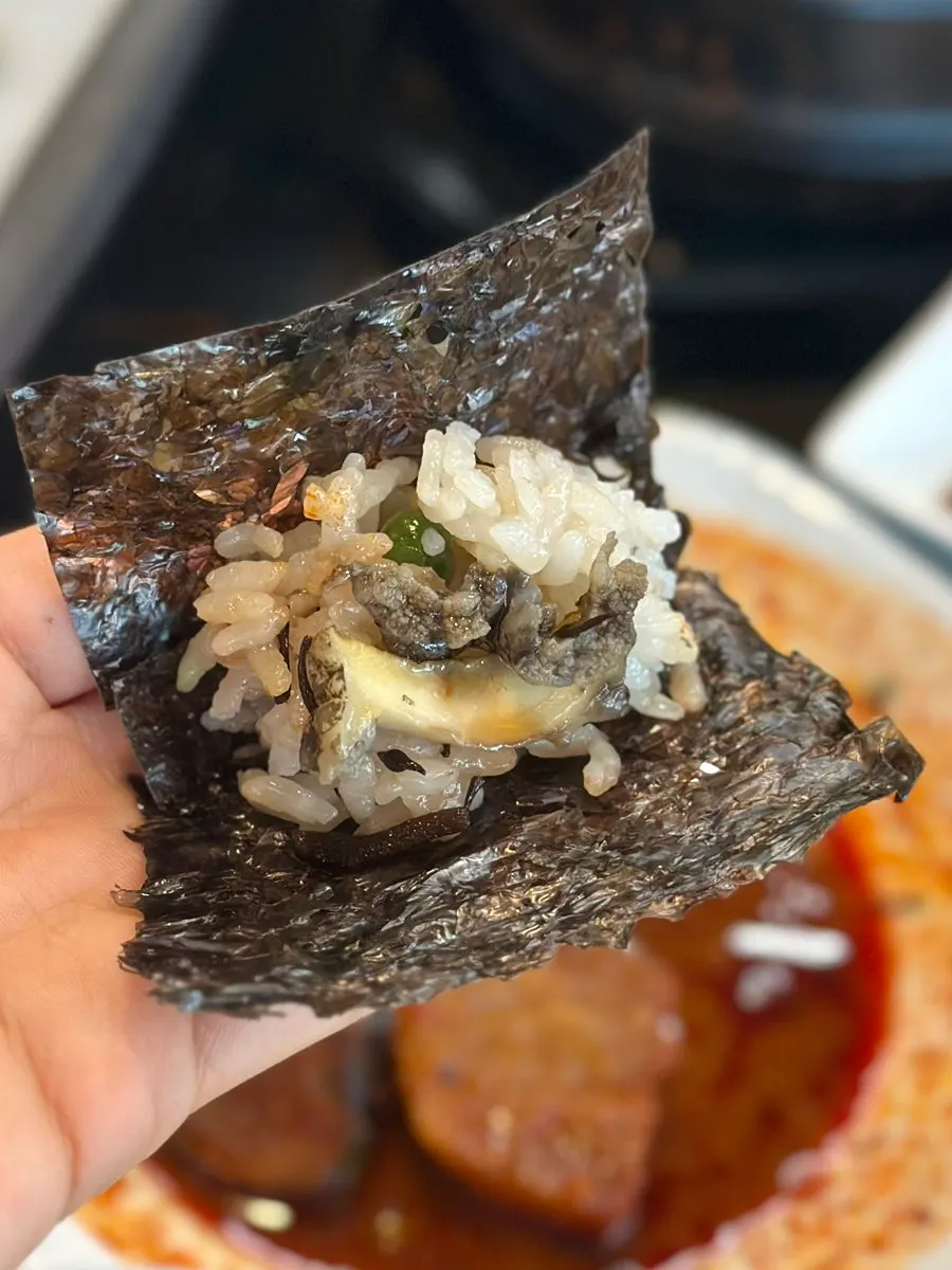 들기름과 간장에 비빈 솥밥
