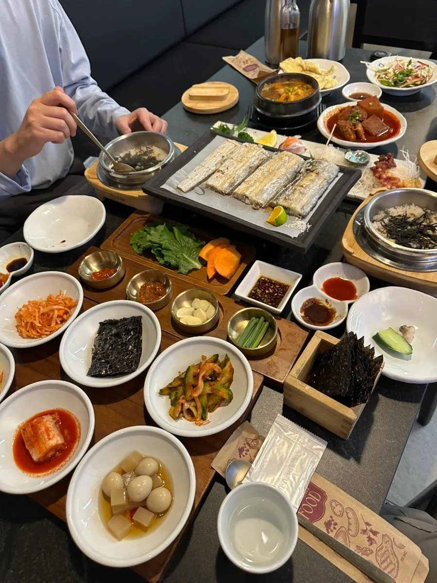 식사 마무리 무렵의 상차림