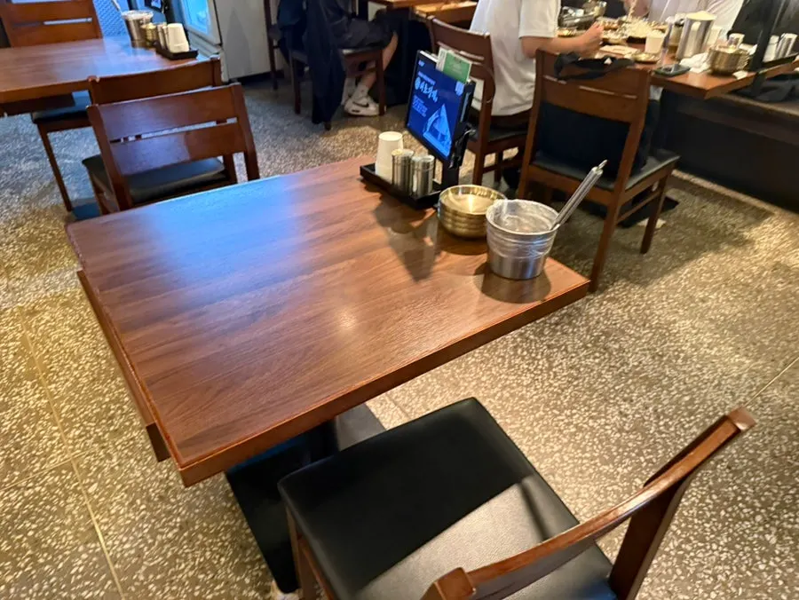 Nearly full dining room on a weekday evening