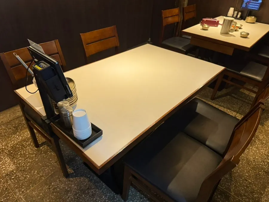 Seating made up of tables for 2 and 4